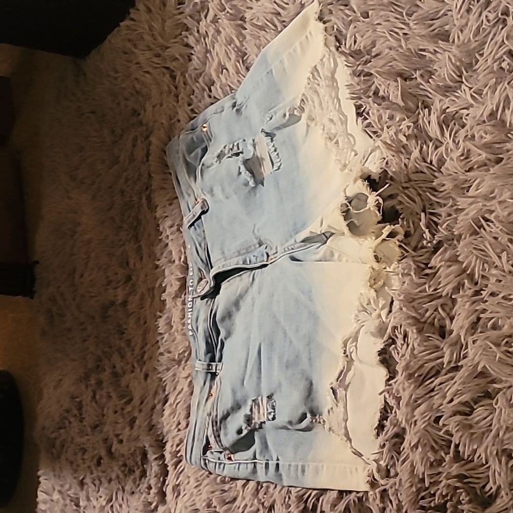 DISTRESSED DENIM SHORTS